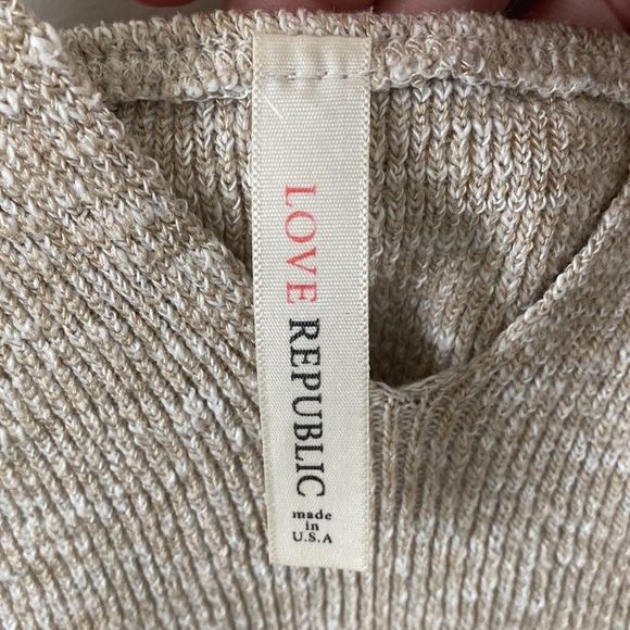 Stretchy tan shirt - Picture 4 of 4